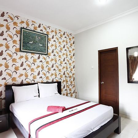 Отель Reddoorz @ Jalan Damai Ngaglik Экстерьер фото
