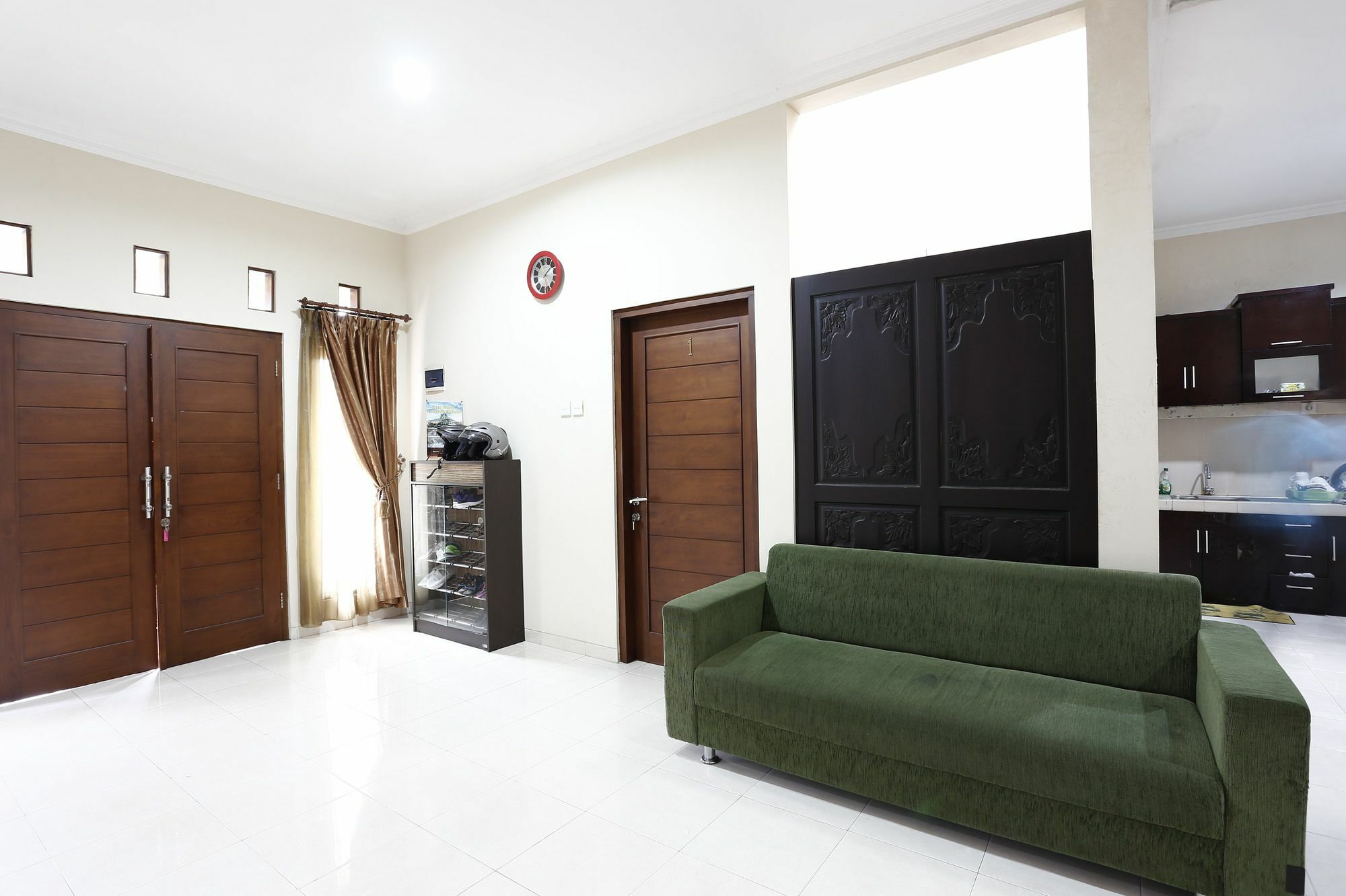 Отель Reddoorz @ Jalan Damai Ngaglik Экстерьер фото